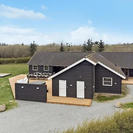 Stunning In Idestrup With Sauna بيت للعطل