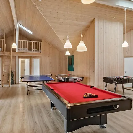 Stunning In Idestrup With Sauna بيت للعطل